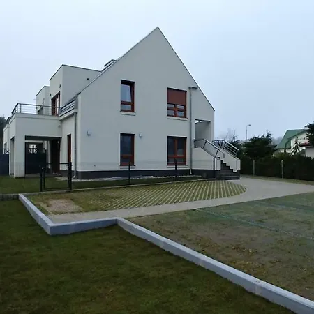 Apartment Z Ogrodkiem Trzesacz