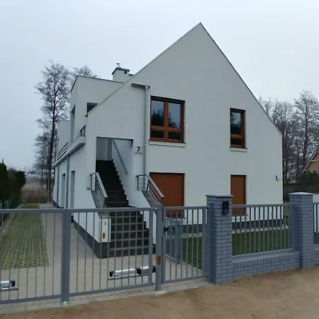 Apartment Z Ogrodkiem Trzesacz
