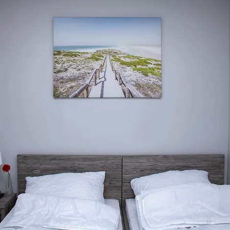 Apartment Z Ogrodkiem Trzesacz