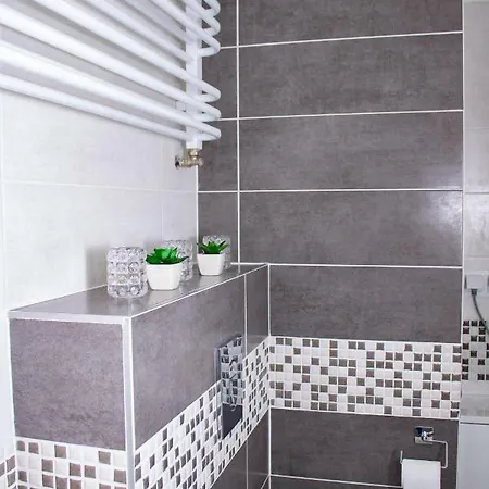 Apartment Z Ogrodkiem Trzesacz